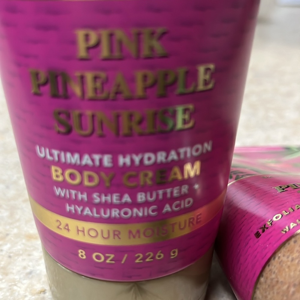 NEW - BBW, body cream & body scrub - Picture 3 of 4